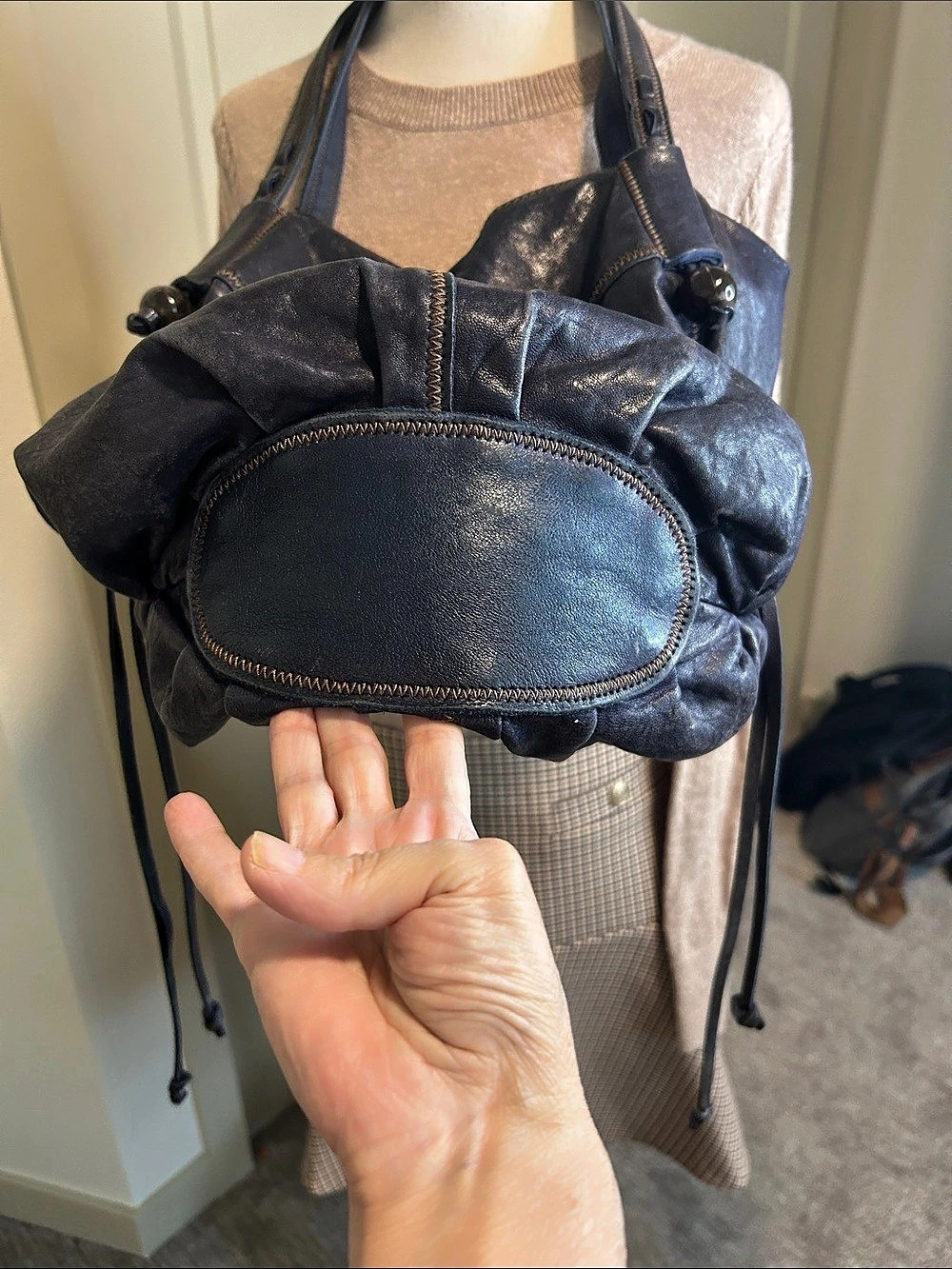 ✨ VTG LUCKY BRAND NAVY BLUE LEATHER SIDE TIE HOBO BAG ✨ - Picture 6 of 12